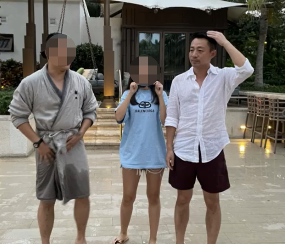 汪小菲|汪小菲离婚后度假被偶遇!疑似与美女泳池约会,被偷拍后扭头离开