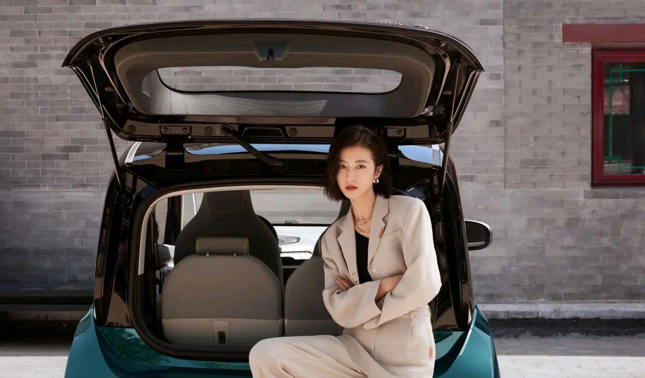 肖战|和肖战一起北漂，和龚俊一起胡闹！复旦毕业的她活的令人羡慕