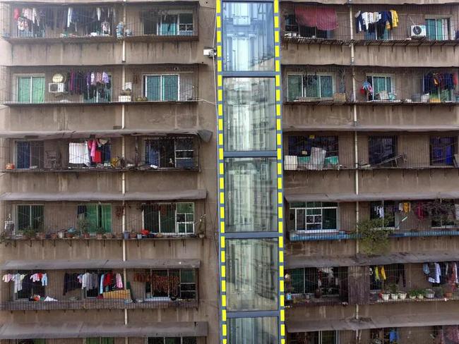 老小区加装电梯,阳台改玄关,抬脚就进屋,居然有人不愿意?