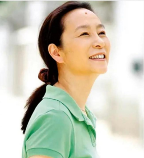 奚美娟|“满贯影后”奚美娟：与潘虹同窗，39岁产子被弃，前夫已另娶