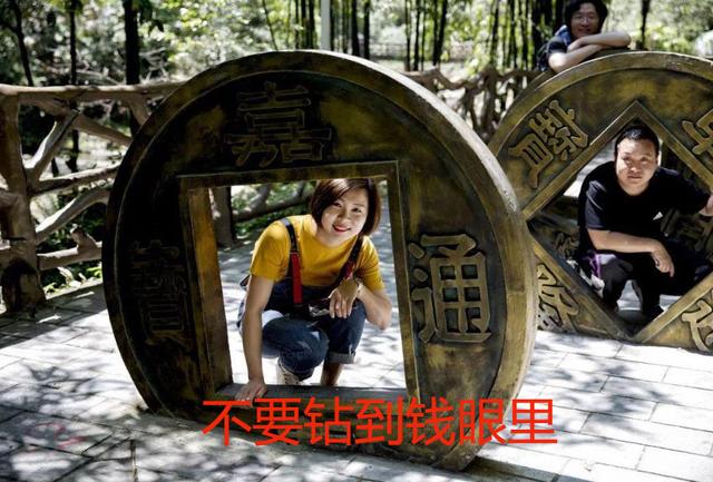 麻小薯世界 汗颜！二十多名拜金女拜倒在初中学历的“富二代”脚下