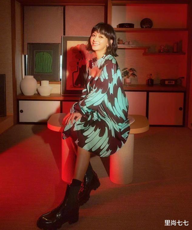 里尚七七 陈意涵孕期暴瘦，挺9个月孕肚走红毯好轻盈，脸颊凹陷突然变老了