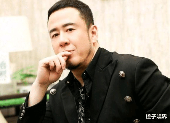 杨坤|“伪大师”杨坤的歌坛幻灭史，被追捧时有多风光，现在就有多落魄