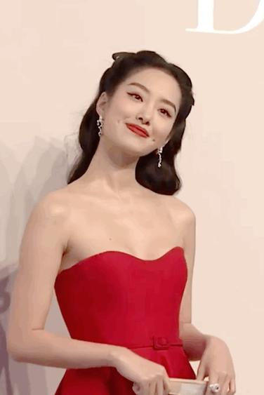 时尚圈的奇葩大喵|大型撞衫现场的小心机？同款却穿出不同效果，不想输就学会这几点