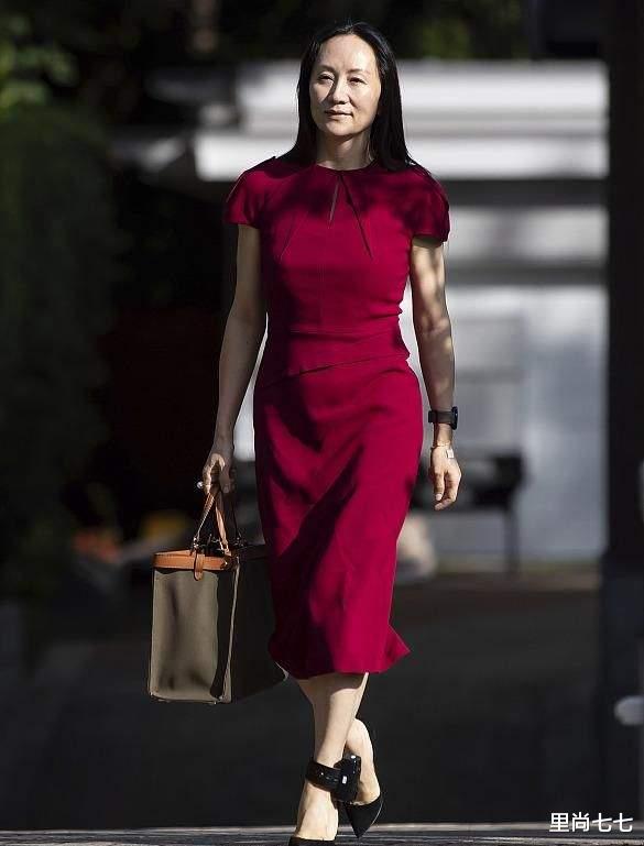 明星素颜|最后时刻!孟晚舟四套造型走成T台秀,高调穿中国红素颜真憔悴啊