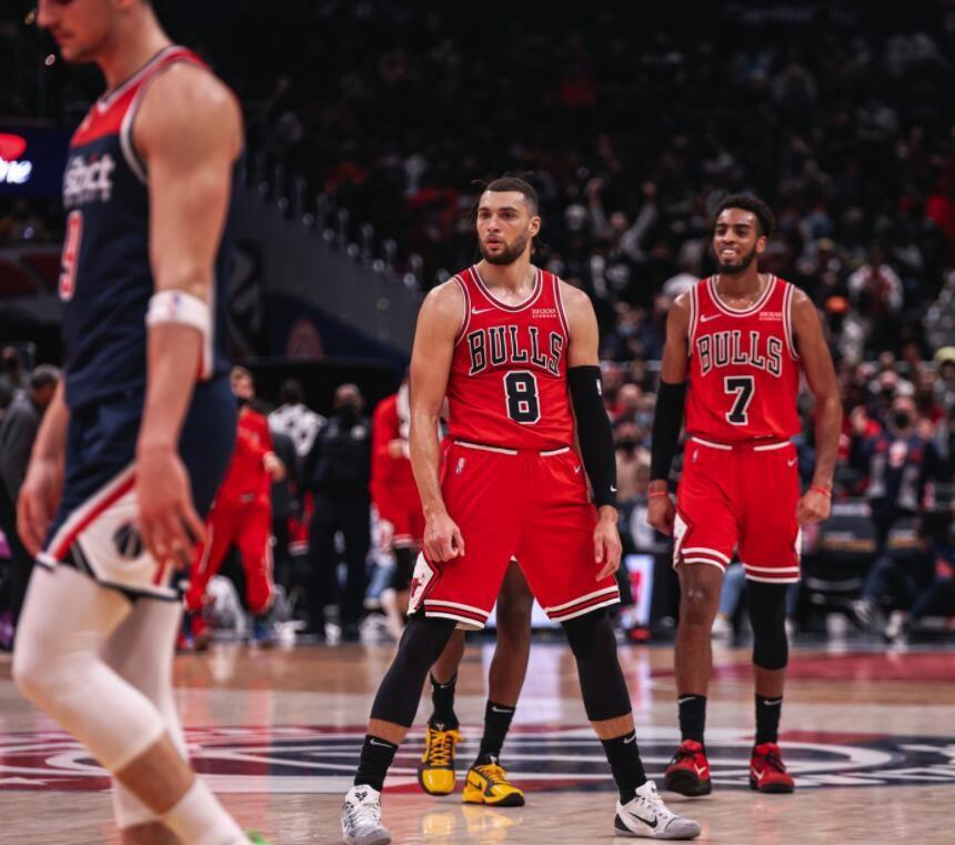 奇才队|替补10中10！鲍尔领衔4人得分上双，公牛队73-66奇才队