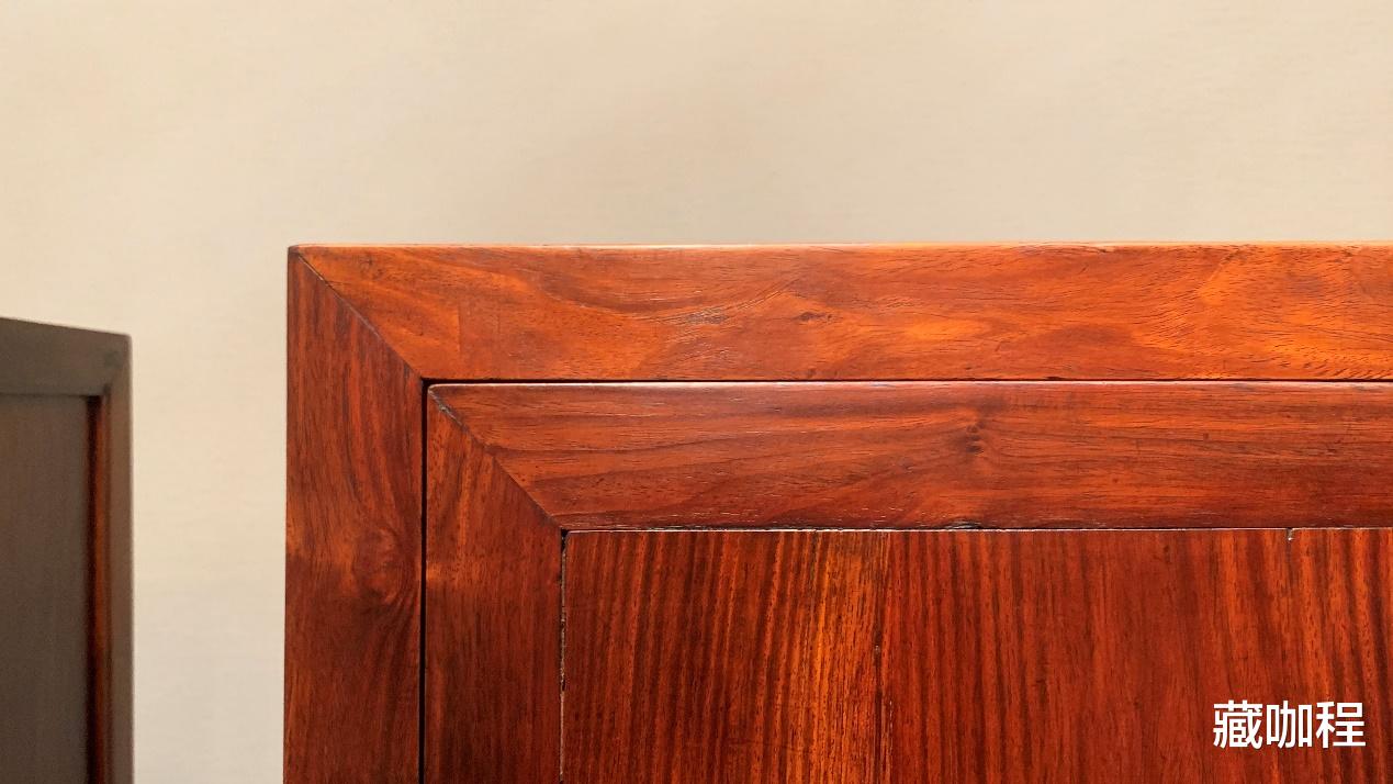 |黄花梨独有的华丽，小方角柜一对368万成交