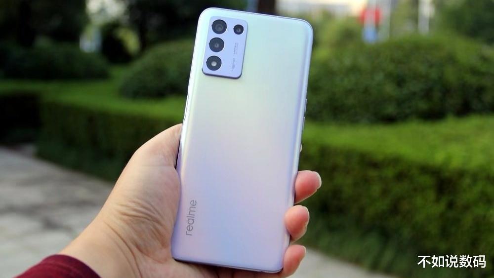 realme q|144Hz+55万跑分,还有五千毫安大电池,价格仅1049元!