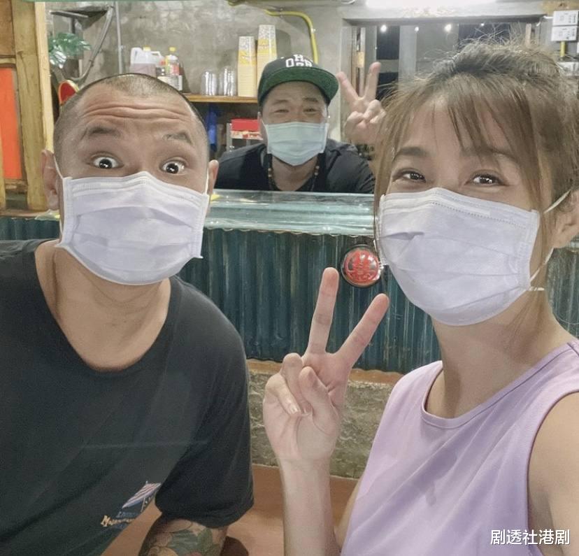 gai|TVB男星转行卖炸鸡,写错地址差评不断,40元一只鸡翅被批太贵