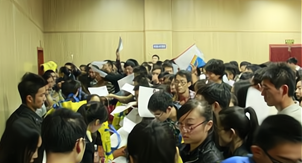 大学生|大学生就业难，日益“白菜化”，为啥就业市场还有2200万缺口？
