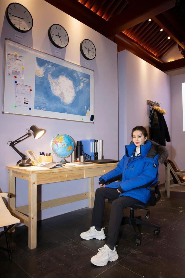 刘诗诗|刘诗诗罕见扮嫩！扎双麻花辫少女感爆棚，穿羽绒服丝毫不显臃肿