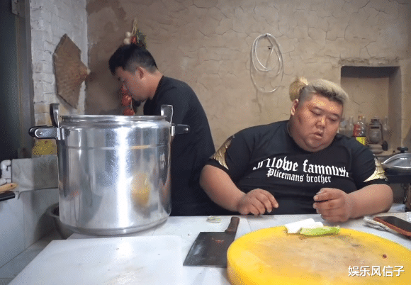 网红胖猴仔近况堪忧，干活越来越吃力，回复网友评论很心酸