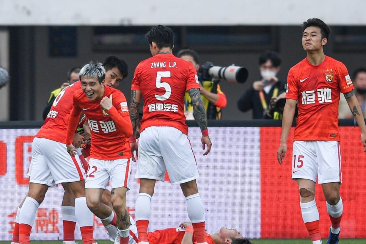 佩莱·格里尼|广州队2-0长春亚泰，18岁小将连场破门！广州队刮起青春旋风