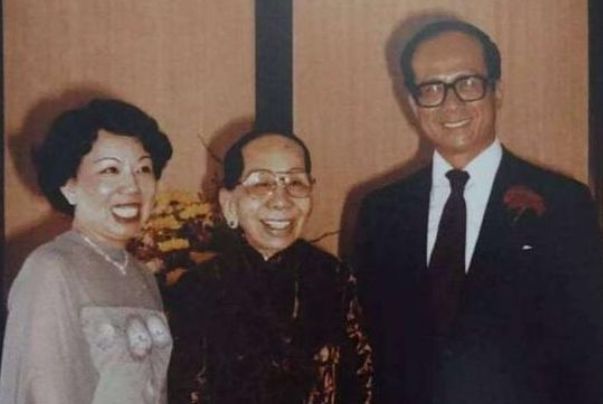 郑爽|1989年，李嘉诚花3000万带李嘉欣回家过夜，3小时后原配家中离世