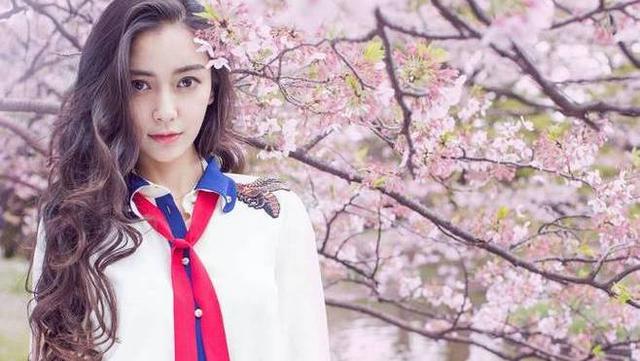 Angelababy|baby离婚实锤？独自带娃外出太落寞，感情走到尽头都这样吗