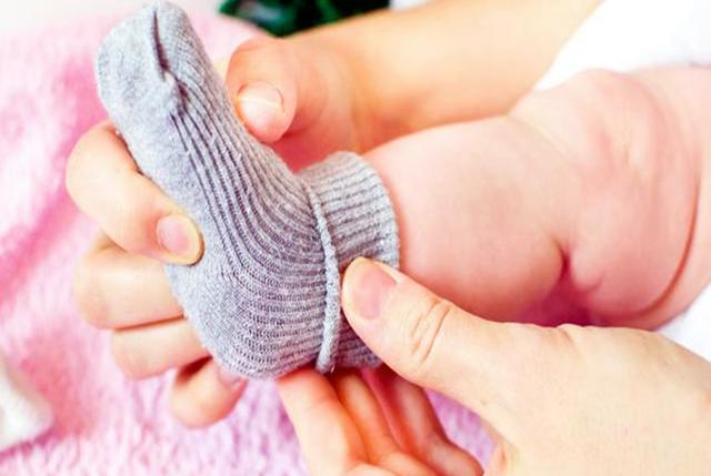 全能辣妈plus|日本“光脚教育”惹争议：赤足真有那么神奇吗？10年后差距明显