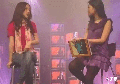 木子默 朱珠晒哺乳照，连续8年获全球最美面孔前100名，做母亲后更美了！