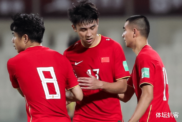 国足|国足创纪录！400万奖金到手，央视解说：西乙水平高，武磊蜕变了