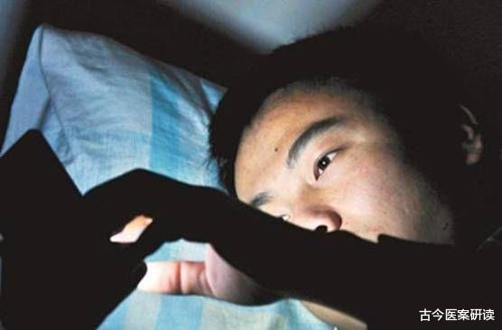 失眠|神经内科专家呼吁：停止食用1“面条”，或会加速失眠进程，尽早扔