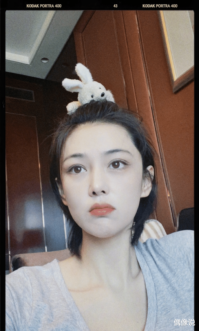 张馨予|张馨予宣布减肥失败，体重飚至107.8斤，发文：心情很不好，体重焦虑了