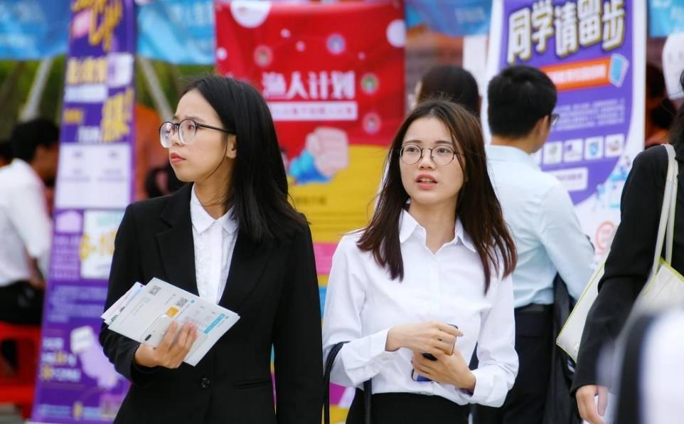 张庭|张庭公司套路被曝光，已把“触手”伸向大学生，声称月入几十万