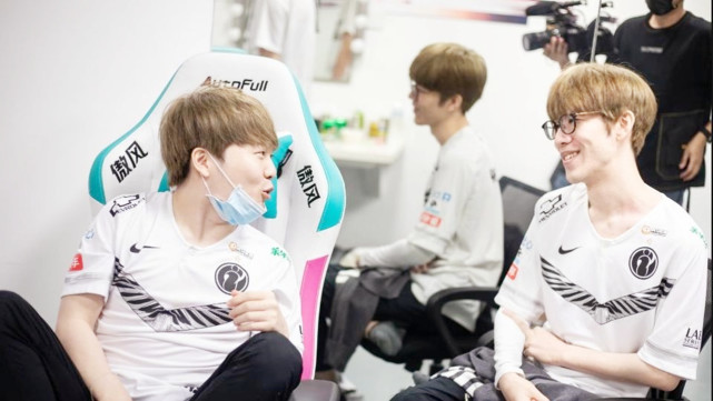 ig|继Theshy后宝蓝也加盟新战队，S8夺冠5人组去了4个队，宁王成IG待遇最惨选手！