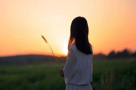 仲念念|看看女人发的朋友圈,就知道她是真精致,还是假精致了