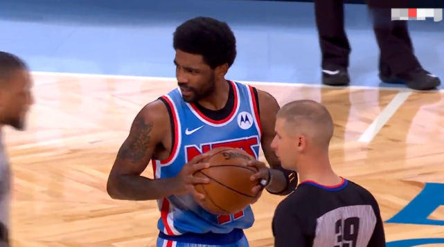 布雷克·格里芬|?單節(jié)25分！歐文火力全開，沙梅特被針對(duì)，格里芬6分無(wú)懼強(qiáng)硬內(nèi)線！