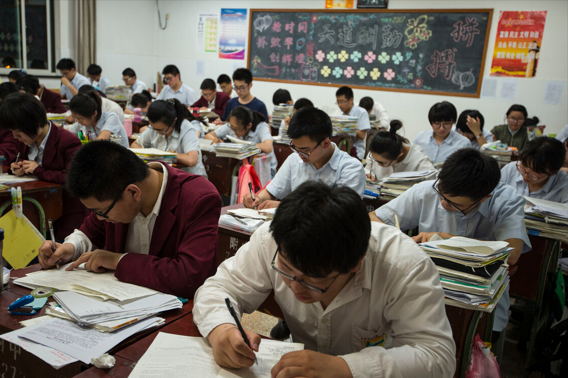 大学|高中生迎来“好消息”，4类大学将被撤销，上大学变得更容易了