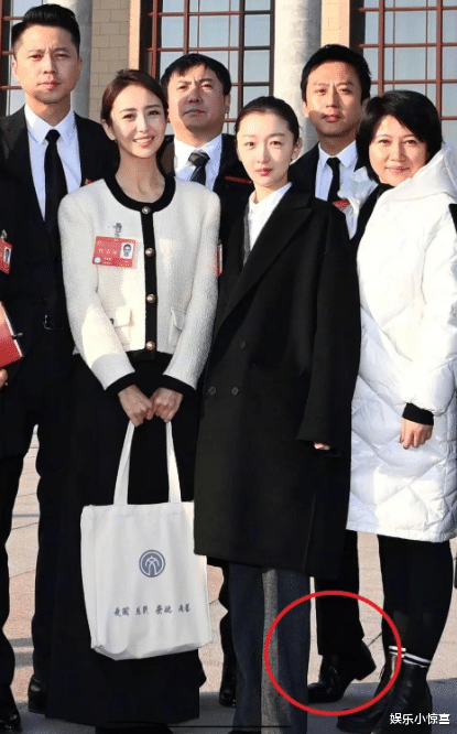 佟丽娅|文代会合照曝光，佟丽娅气质佳，邓超偷偷踮脚，陈建斌做人低调