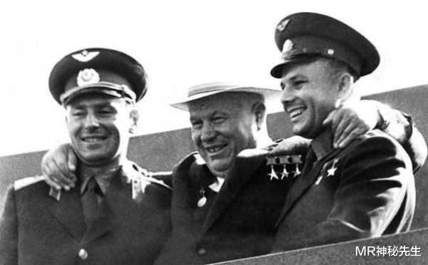 UFO 飞行员与UFO追逐27分钟，绘制出轨迹图，气象局：是气象球（上）