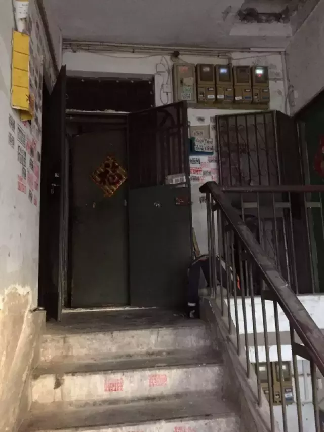 设计师|为报老人滴水之恩，北漂小伙爆改28平垃圾房，变阳光养老别墅