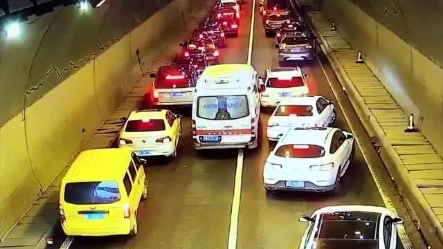 喇叭 开车不懂这11点,活该被骂!