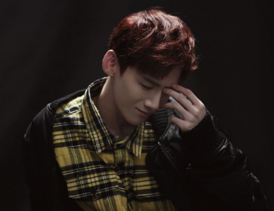 白敬亭|白敬亭挺好玩的，话不是特多那种，但是一说话就很逗