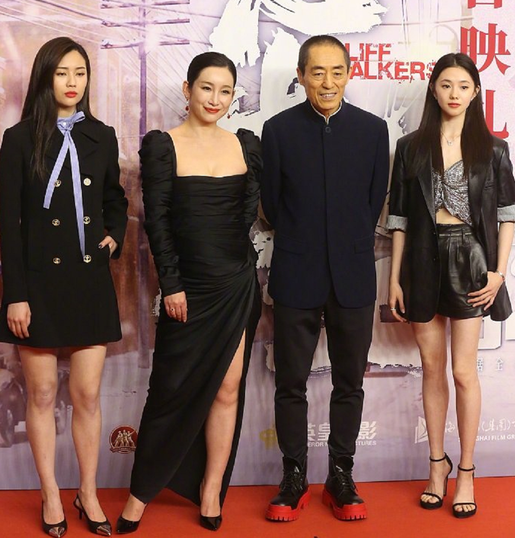 秦海璐|秦海璐也翻车，穿紧身“挤奶裙”好显壮，裙子还勒出小肚腩真尴尬