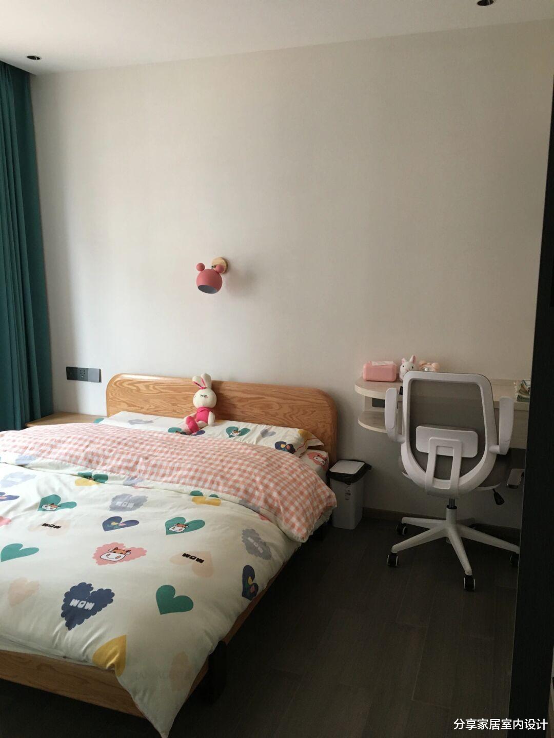 她家首套新房，全屋装修非常简单，三代同堂生活在一起很幸福！