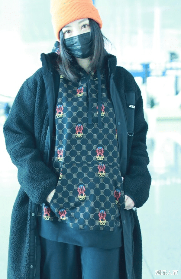 |柳岩的气质真的拿捏的到位了，一身黑也能穿出造型感，生动有型