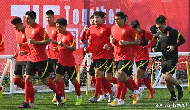 国足|国足归化巨星变成大胖子!国家队集训大喘气,学C罗一日六餐减肥