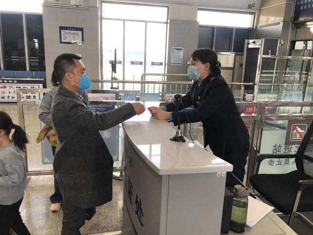 中国交通广播 交广会客厅｜「云端过大年之交通人的坚守」火车站里的“3分钟”