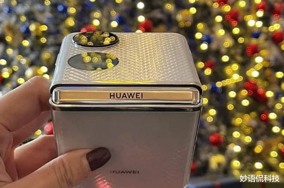 华为|使用华为P50Pocket后,再看三星Z Flip3,差距也太明显了吧