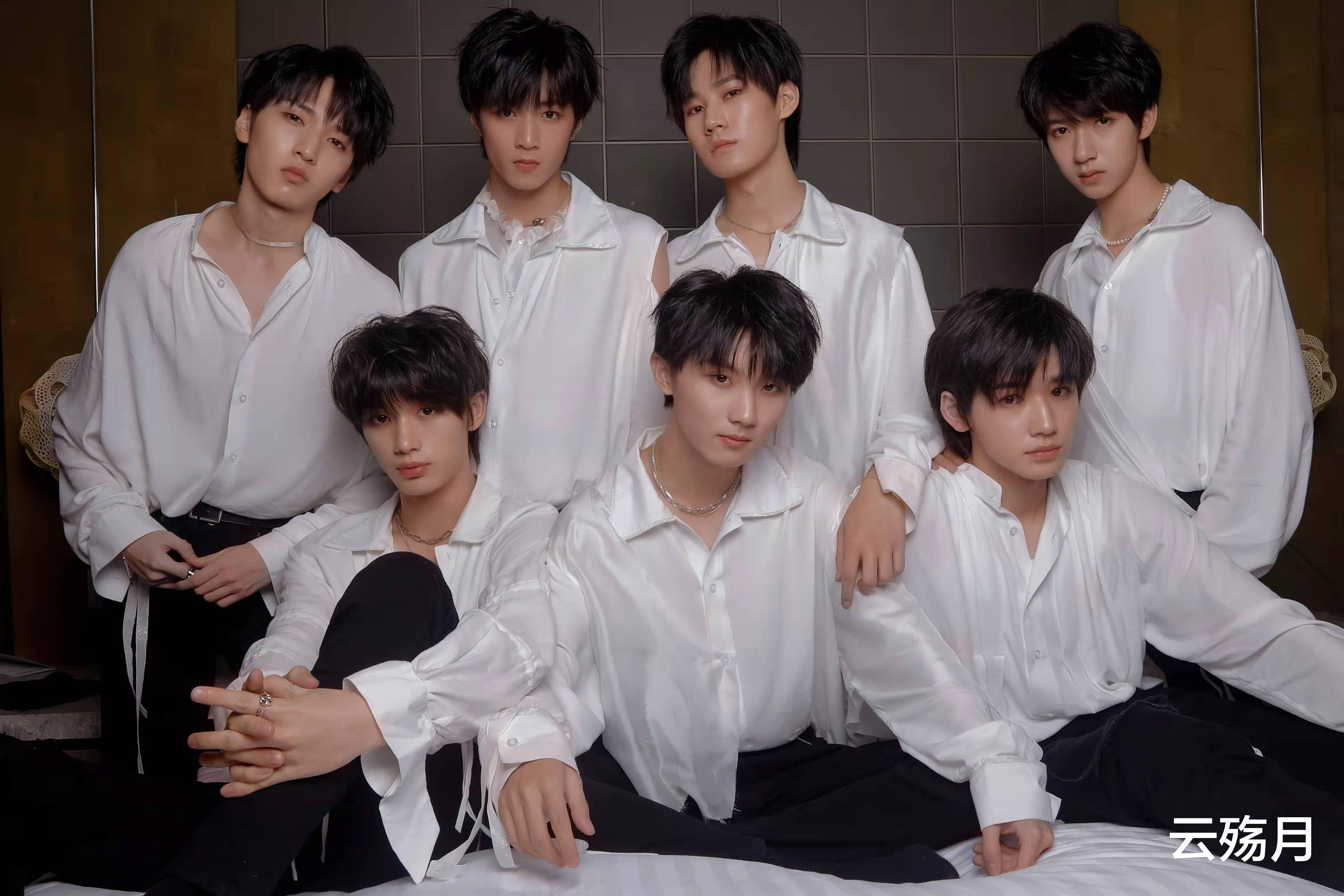 谢霆锋|被黑粉称为“小吸血鬼”,被私生饭围堵,丁程鑫是如何出圈的?