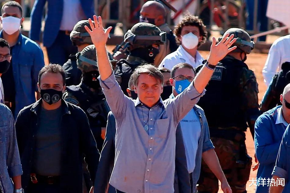 巴西|巴西总统“背上”9.5万条人命，美国人也坐不住了，一把火烧向特朗普