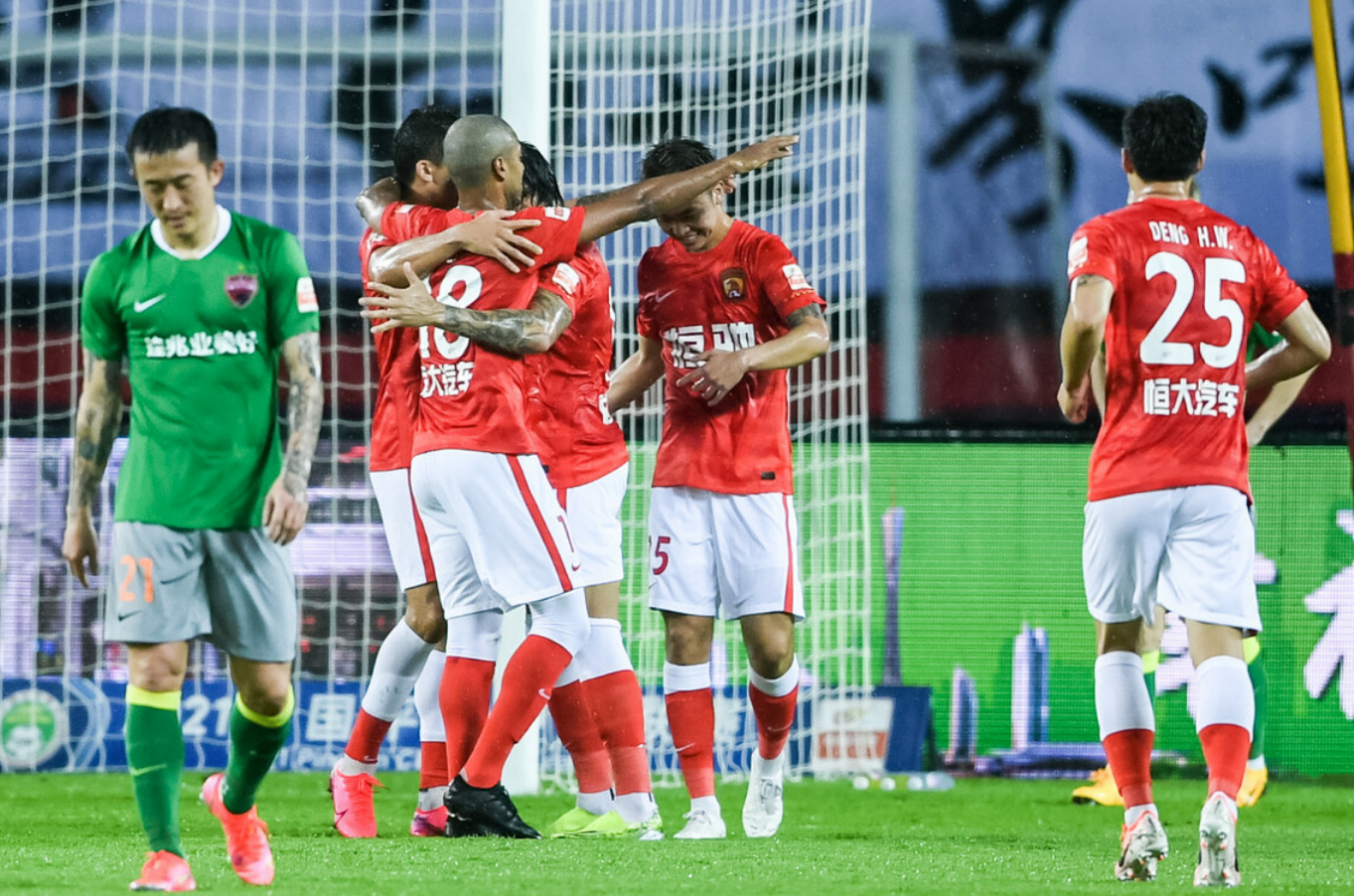 广州队|2-0！广州队31岁锋霸爆发，独造两球，卡纳瓦罗终于赢了