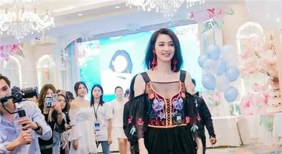 洪欣|高调离婚！老公偷吃女经纪人，圈内都传遍了…