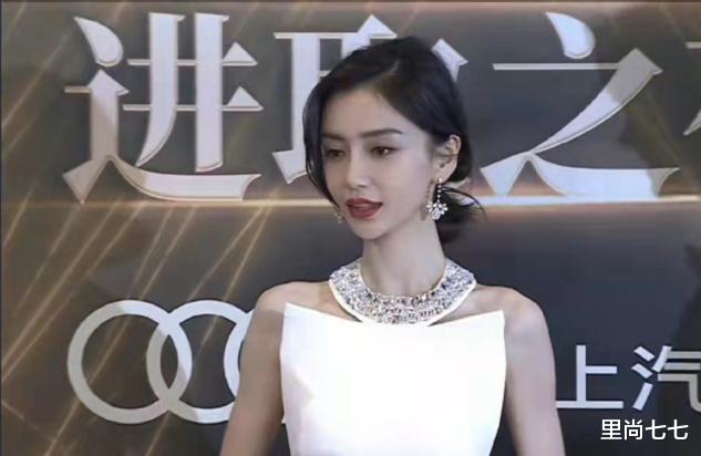 |盛典红毯，闫妮张雨绮肿得没眼看，赵雅芝扮嫩更违和，杨颖躺赢