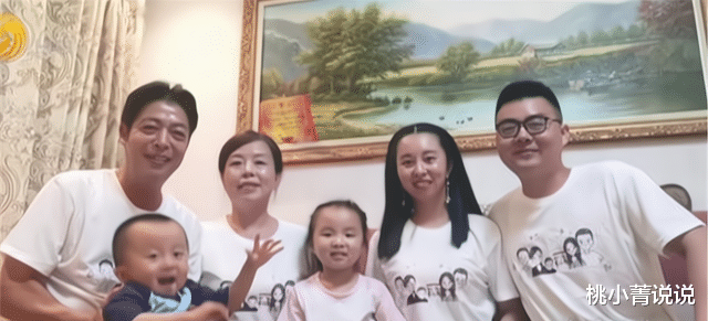 桃小菁说说|田静成为网红，并直播赚钱，有人认为过分了