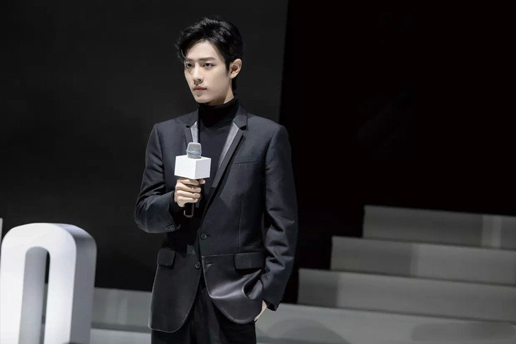 肖战|肖战有哪些事是后来才知道?工作室是“实体”,粉丝只有两千多万