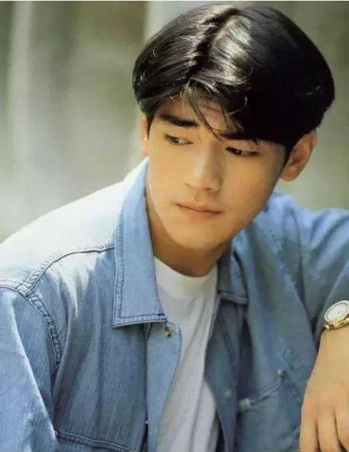 陈小春|他是《古惑仔》原定“山鸡”，却因太帅被淘汰，这才成就陈小春