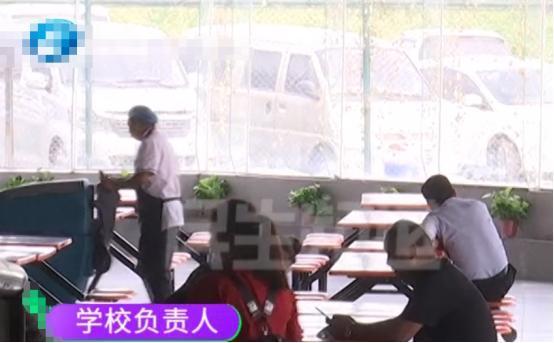 学校开学，家长看到学生宿舍惊呆了，竟然还在装修就让学生入住？