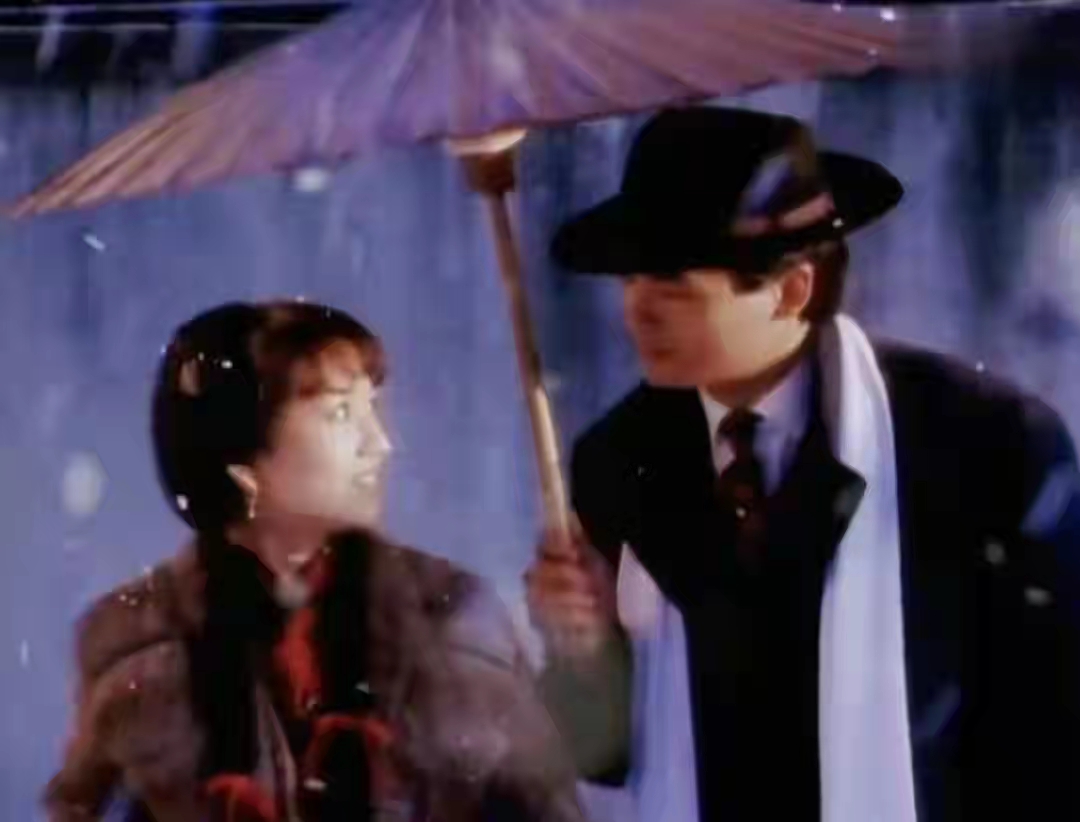 赵雅芝|68岁赵雅芝近况曝光！穿恨天高凹造型晃晃悠悠，路上被助理扶着走